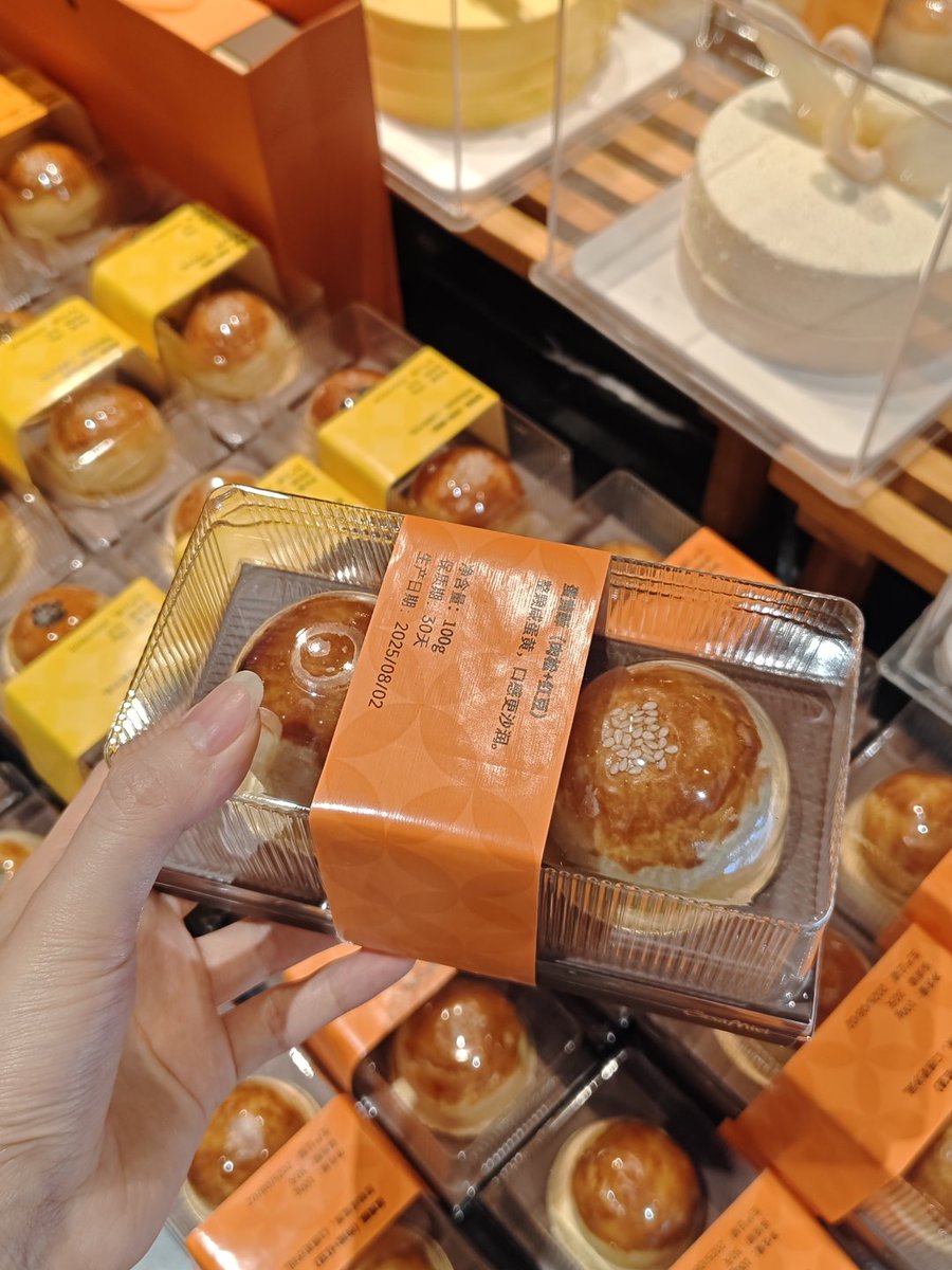 朝起きて何を食べようか迷っている！じゃあ、ちょっとお菓子を食べよう！🍰😋 #朝