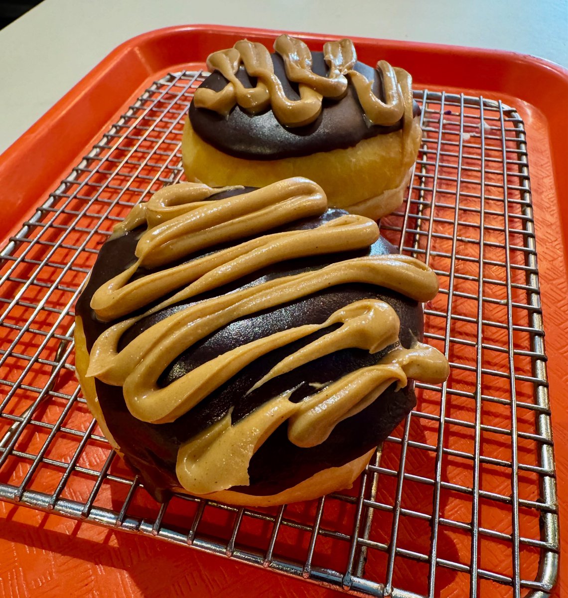 Alert 🚨 “Fill It Friday “ Presents 👇🏼  { Fri 9/26} 
Reese’s Peanut Butter &amp; Fudge Explosion 💥  ✌🏼
Our yeast shell filled with peanut butter buttercream, dipped in fudge icing finished with a Reese’s peanut butter drizzle.   

Tag a peanut butter lover to win a $25 gift card!