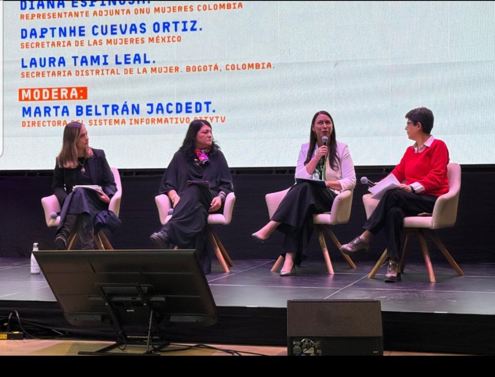 Durante su participación en el panel ¡Por una vida libre de violencias contra las mujeres en la ciudad!, la Secretaria <a href="/Daptnhe/">Daptnhe Cuevas 💚🌈</a> destacó el Sistema Público de Cuidados que estableció la #JefaDeGobierno, <a href="/ClaraBrugadaM/">Clara Brugada Molina</a>, para liberar el tiempo de las mujeres con justicia social.
