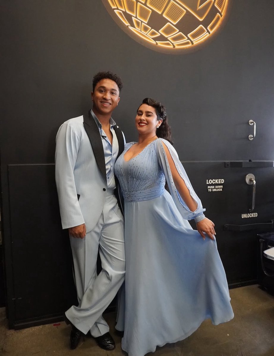 portallaurenbra's tweet image. Nossos campeões! Look da Lauren e do Brandon para a segunda noite do Dancing With The Stars.