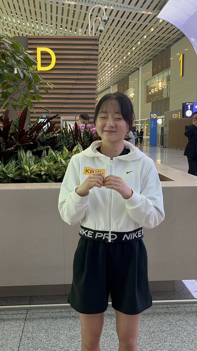 윙크 (못)하는 채연이 
바부