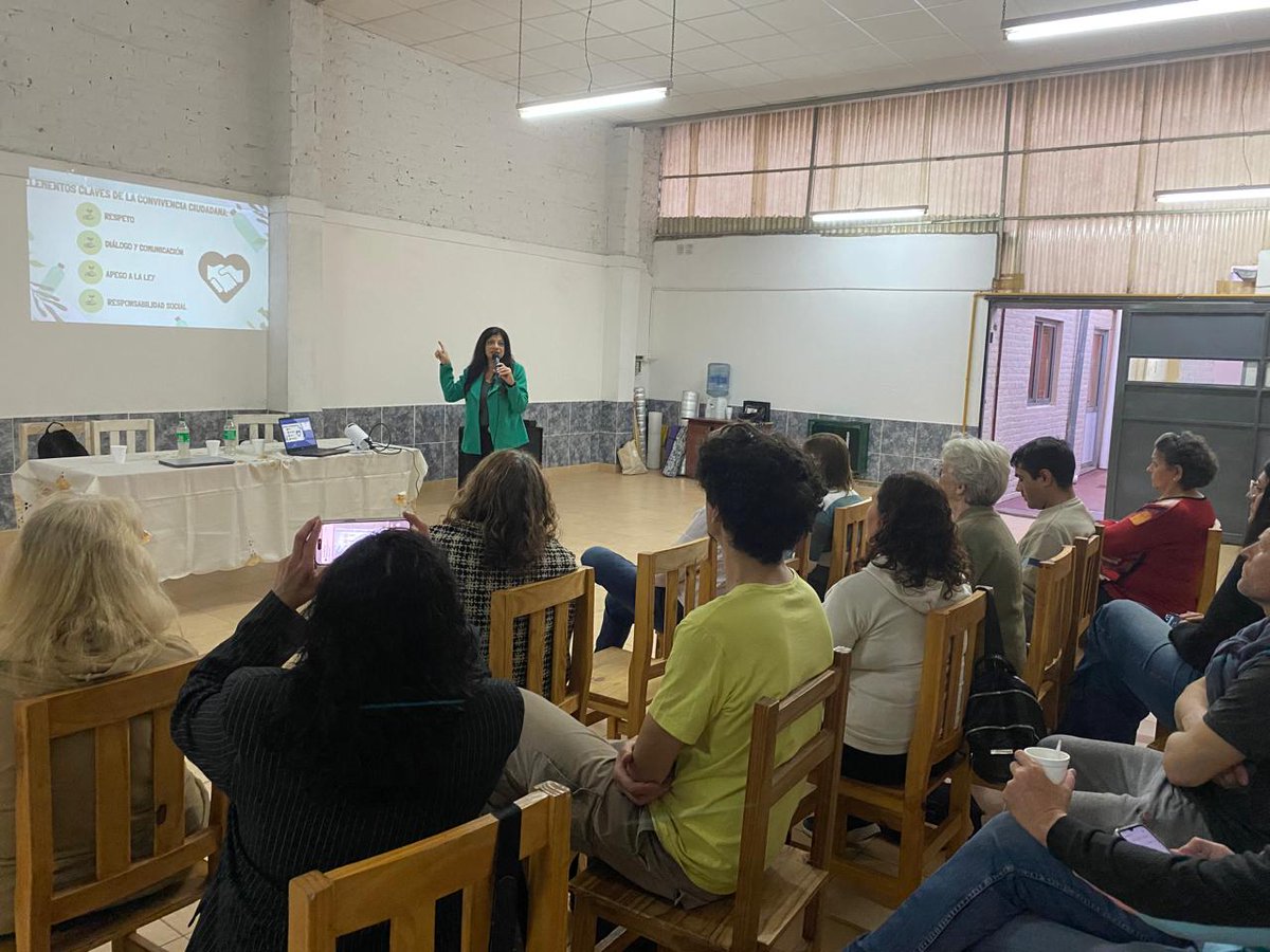Recientemente en la Vecinal Villa compartimos una charla sobre la gestión de residuos junto a vecinos e instituciones de nuestra ciudad.
Desde nuestro equipo creemos que es fundamental abrir espacios de debate y aprendizaje.
#gestionderesiduos #vecinal #participacionciudada