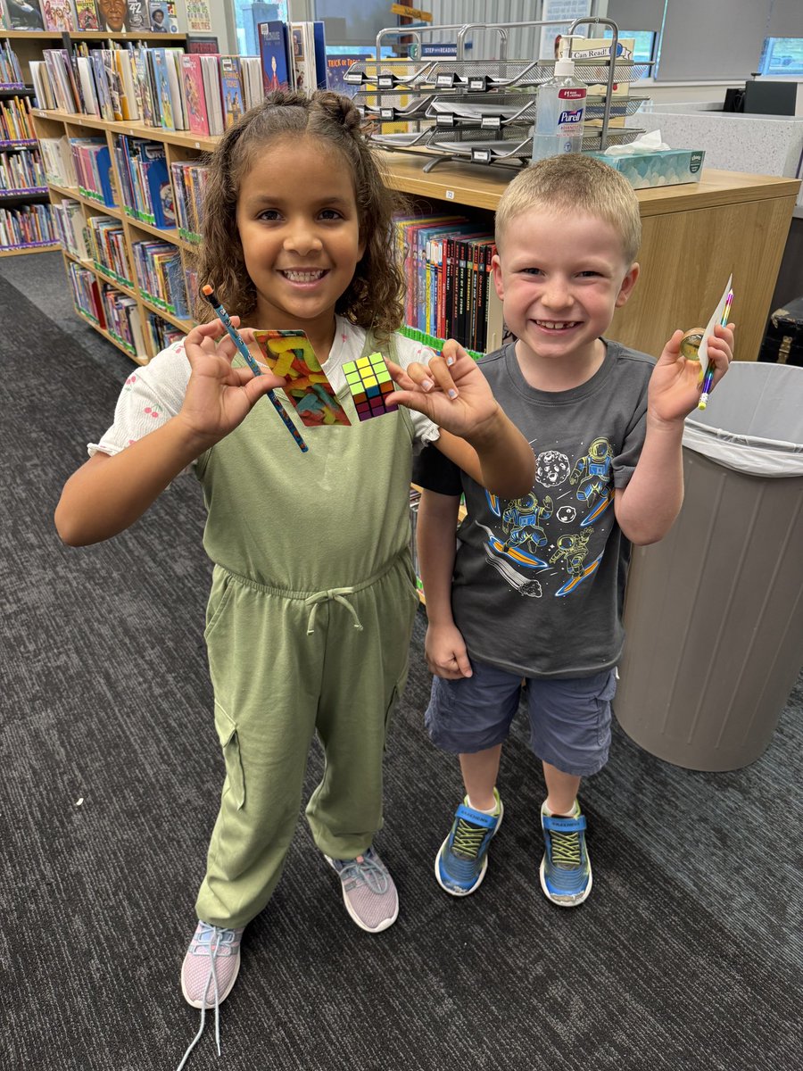 Lowell Brune students have been turning in their beginning-of-the-year library reading challenges and getting their prizes for reading! Both the K-2 and the 3-5 reading challenges are due on October 17. If your student lost theirs, Ms. Schramm is happy to email you a new one.