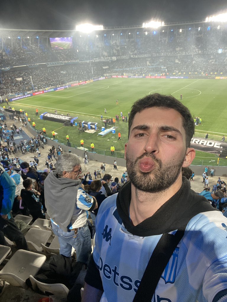 Besito para todos los anti Racing.

Aguante la Academia. Siempre.