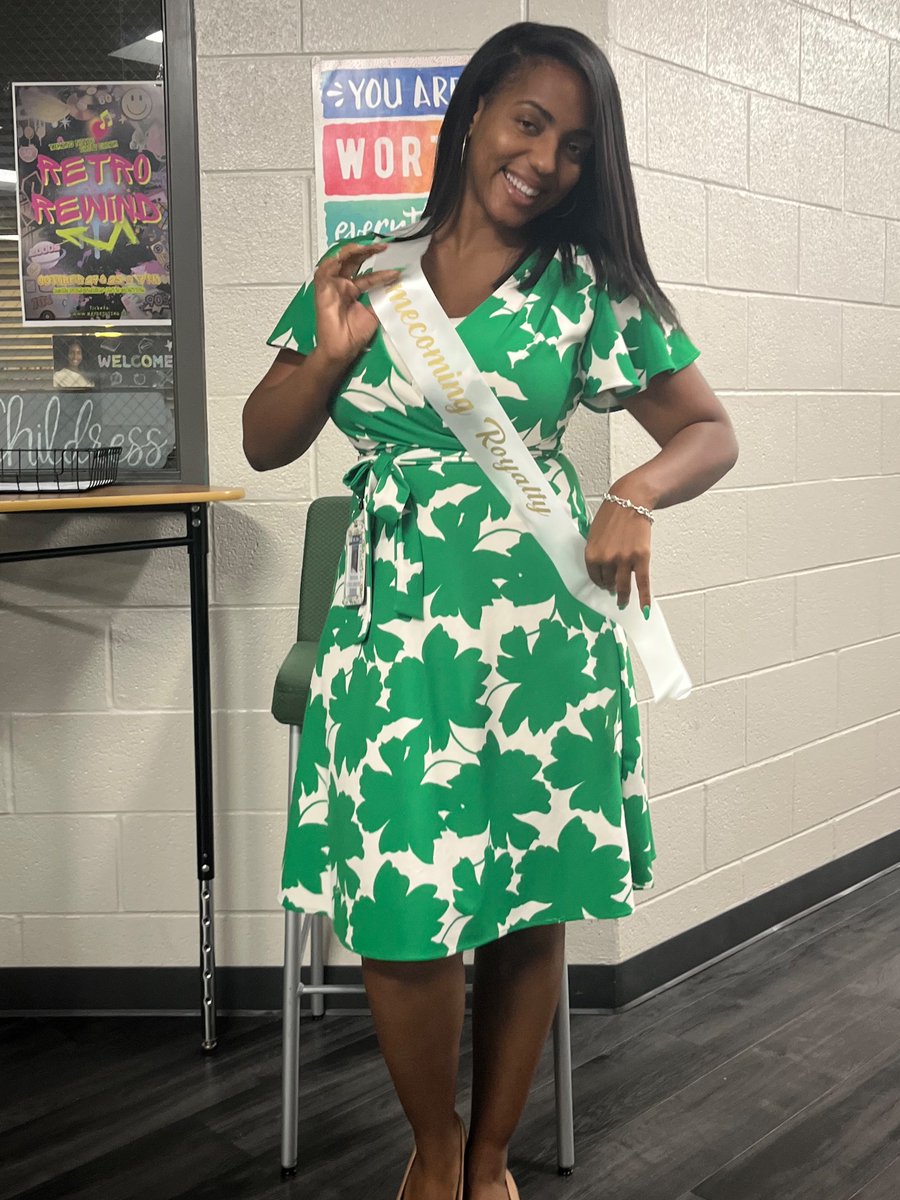 In the staff homecoming court if you’d like to vote for me (Deoja Childress) place your donations here 

katyisd.revtrak.net/high-schools/m…