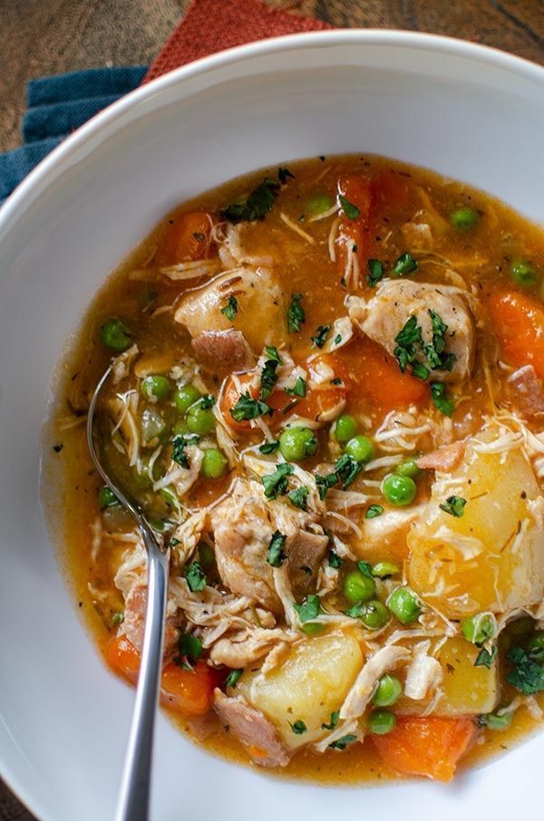 Living_Lou's tweet image. ABSOLUTELY delicious recipe - chicken stew with garlic, wine, thyme, bacon, potatoes, carrots and peas - YUM!

RECIPE: buff.ly/2P2F0IA
#ad #HamiltonBeachCA