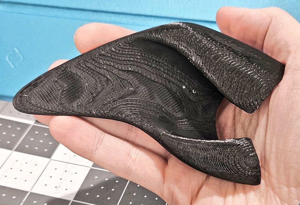 Little test print of my own Manokit ear sculpt 😁 the partials for MFF will have these ears! I'm very excited!