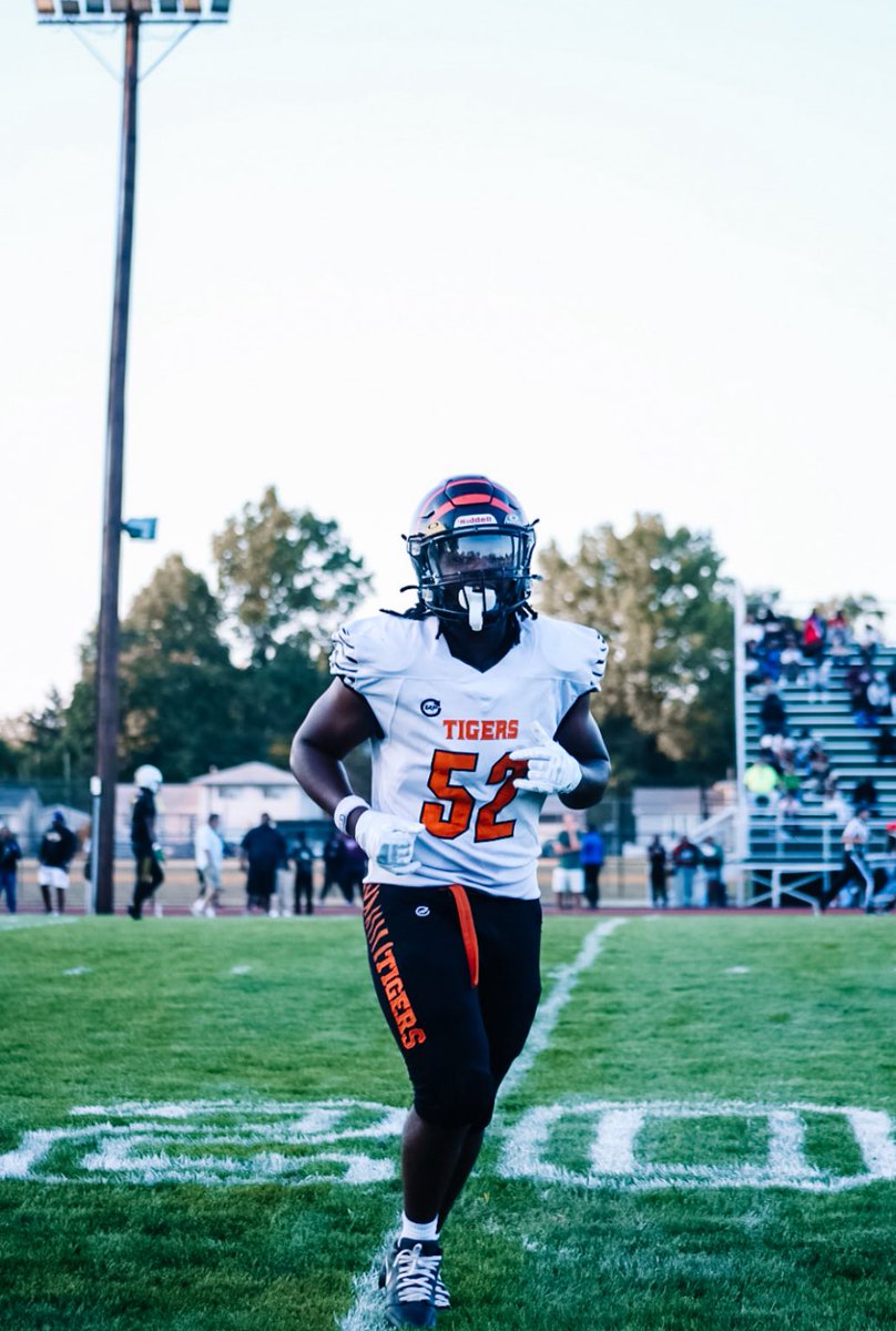 Mid season highlights!
32 total tackles
8 solo tackles
5 sacks
5 tfl
1 ff
1 force safety

hudl.com/v/2SmiNq