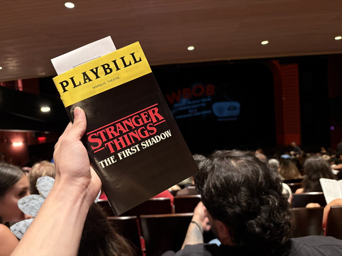 いま幕間。
舞台『Stranger Things』📺
ヤバい初めて3.5次元の舞台観てる。
"あのオープニング"はずるい鳥肌立った
俳優さん達のドラマの様なお芝居が見事です。