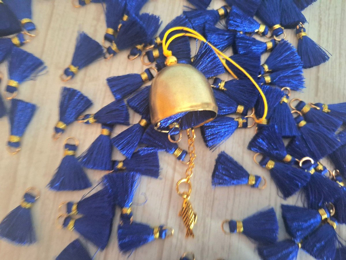 NamjoonUsa's tweet image. 🎉 Exciting news! Our shop is now open! 🌟 

Check out our adorable fish keychains:  
🐟 Golden fish: $7 USD + shipping  
🐟 Silver fish: $7 USD + shipping  
🐟 Keychain Set (Golden &amp;amp; Silver fish): $13.75 USD + shipping  

🔗 namjoon-usa-shop.carrd.co  
🔗 namjoon-usa-shop-keychains.carrd.co…