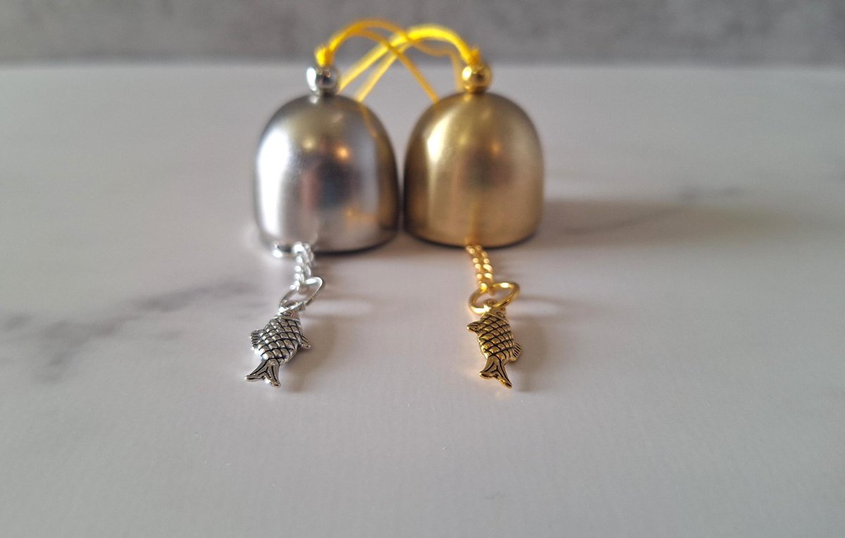 NamjoonUsa's tweet image. 🎉 Exciting news! Our shop is now open! 🌟 

Check out our adorable fish keychains:  
🐟 Golden fish: $7 USD + shipping  
🐟 Silver fish: $7 USD + shipping  
🐟 Keychain Set (Golden &amp;amp; Silver fish): $13.75 USD + shipping  

🔗 namjoon-usa-shop.carrd.co  
🔗 namjoon-usa-shop-keychains.carrd.co…