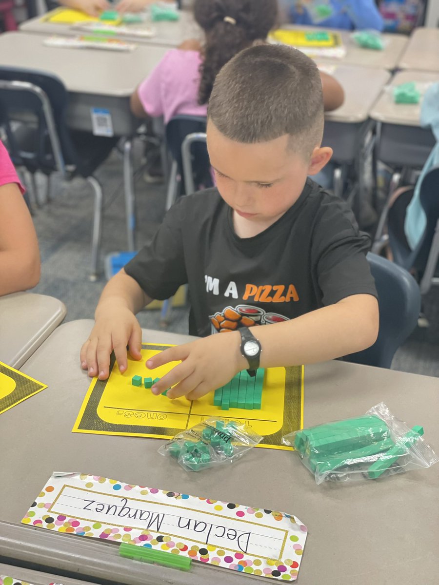 marnellandrea29's tweet image. Today we practiced making two-digit numbers on our place value charts. @VV_Voyagers #fabulousfirsties #placevalue #welovemath