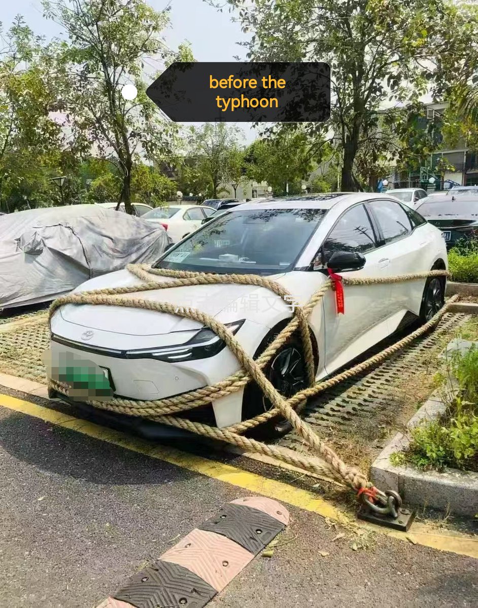 lljunsoftware's tweet image. before and after the typhoon😅