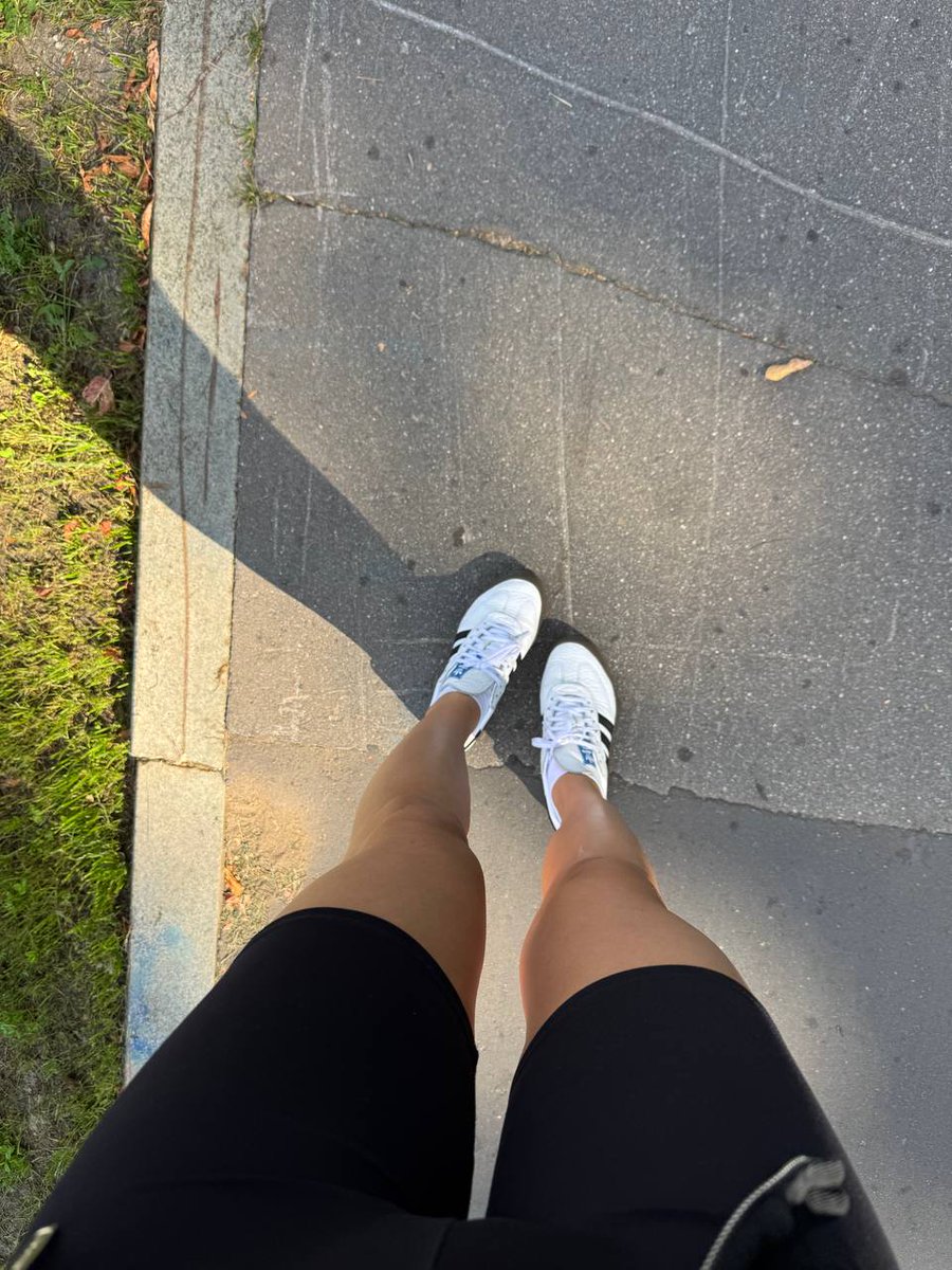 Stepping into the weekend with confidence 🚶‍♀️✨. Keep moving forward! 💪🌟
#stayactive #freshstart #Motivation