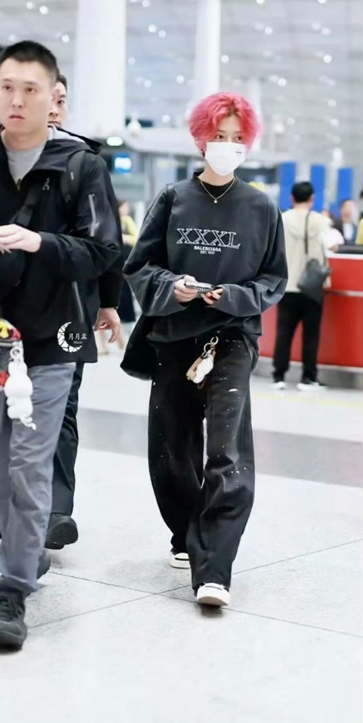 น้องลู่หานแวะไทยหน่อยมั้ยคับ​😂  เดินทางปลอดภัย​การแสดงราบรื่น​นะ​🦌