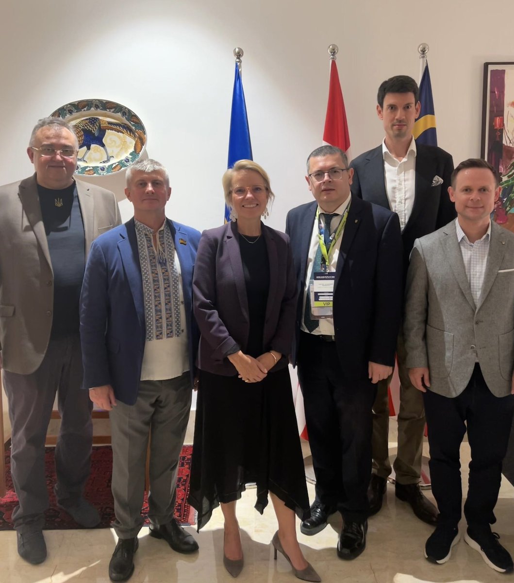 A great pleasure to host Ukraine’s #AIPA delegation at the 🇩🇰Residence last week. Together with EU 🇪🇺 colleagues, an opportunity to reaffirm our steadfast support for Ukraine as Russia’s illegal war continues. Denmark stands ready to support <a href="/UKRinMAS/">UKR Embassy in MAS</a> in deepening ties with 🇲🇾.