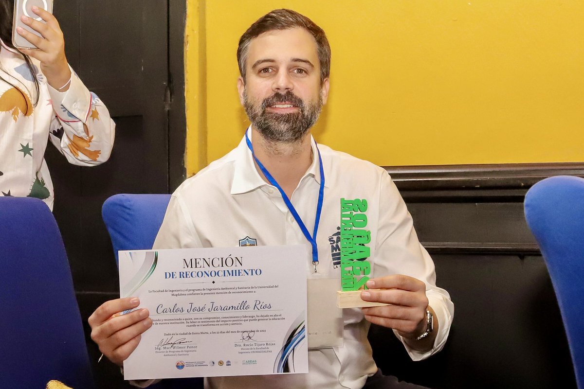 Felicitaciones a la <a href="/Unimagdalena/">Universidad del Magdalena</a> y al programa de Ingeniería Ambiental y Sanitaria por sus 23 años formando profesionales comprometidos con la sostenibilidad y el desarrollo de nuestra región. 

Recibo con profundo agradecimiento este reconocimiento, que me llena de orgullo como