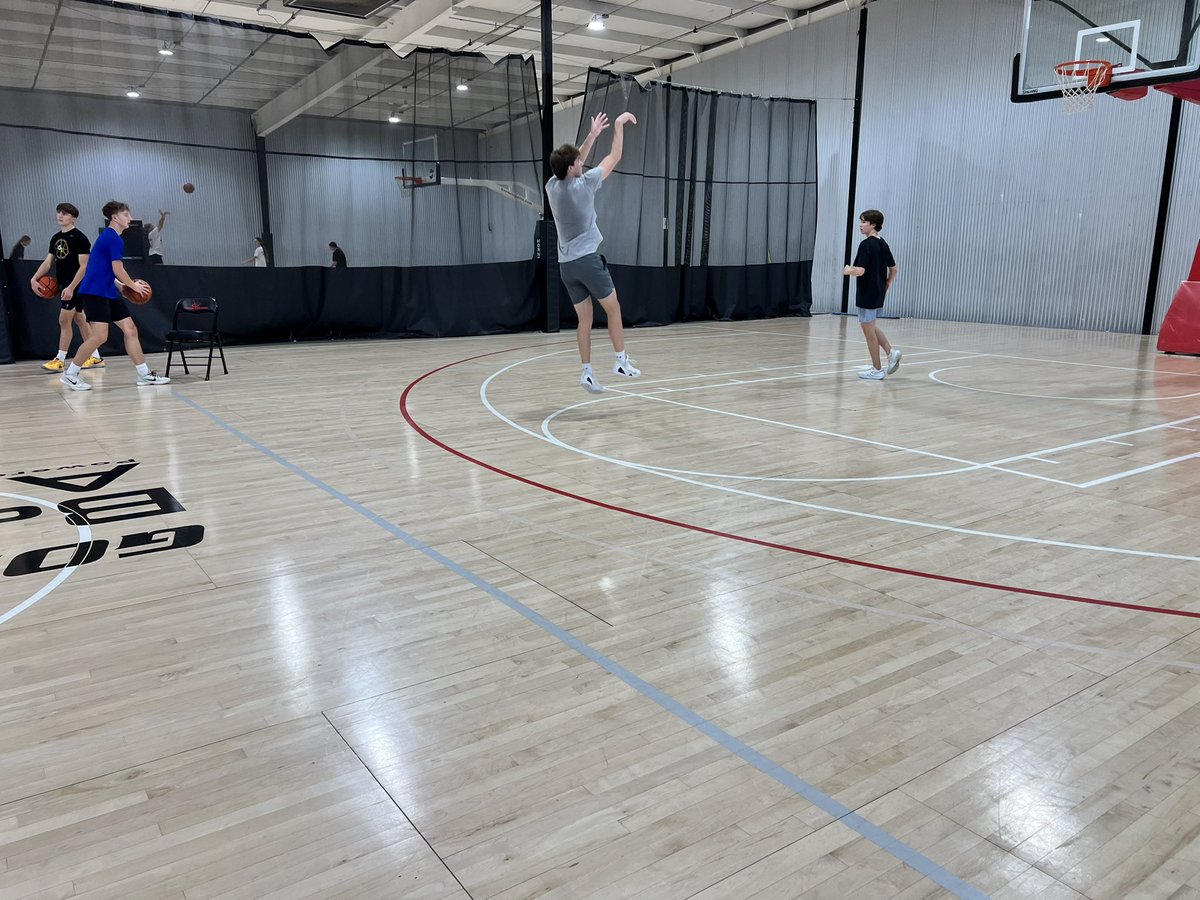 CoachBarnes1's tweet image. Having big goals without personal accountability is like setting a destination without having directions. You want to make it to the top? Hold YOURSELF accountable. #OwnIt #WriteYourStory ✍️