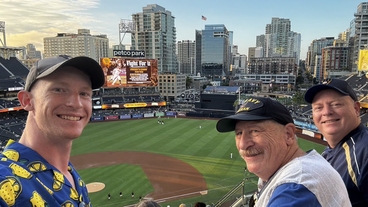 Bluejay1994's tweet photo. Let’s go @Brewers https://t.co/bexQxeIGb8