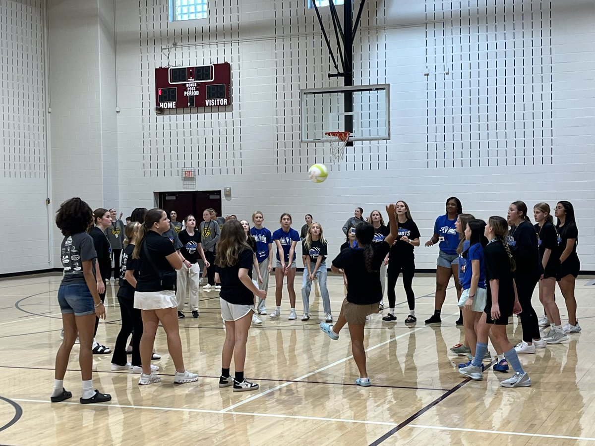 CSMSGA's tweet image. Volleyball Middle School Night! Looks like they got a little extra practice in while they waited for the Crosstown Showdown to begin! 🏐🔥