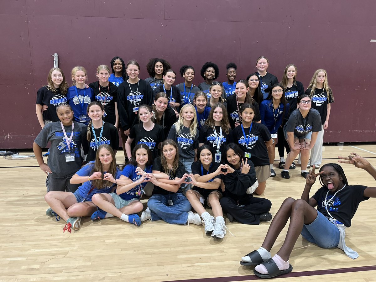 CSMSGA's tweet image. Volleyball Middle School Night! Looks like they got a little extra practice in while they waited for the Crosstown Showdown to begin! 🏐🔥