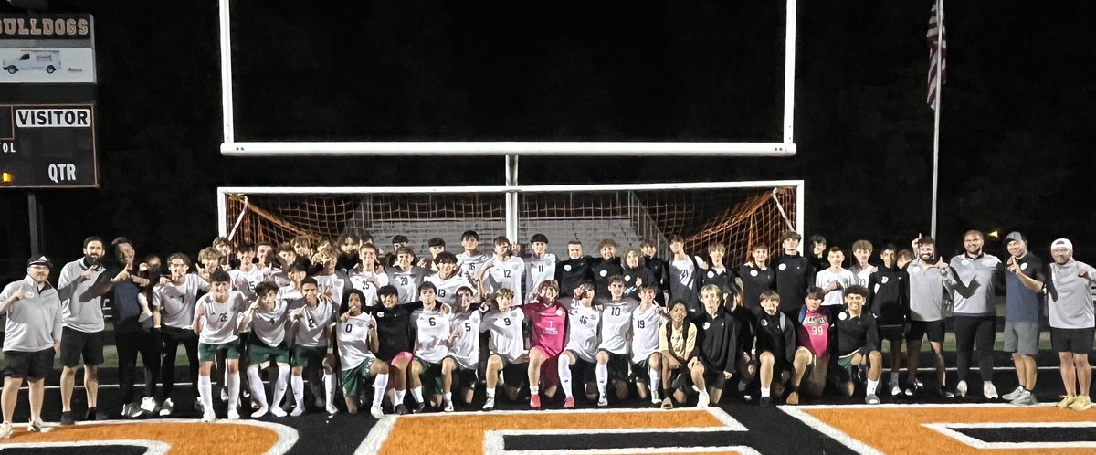 GlenOakSoccer's tweet image. 🏆 **FEDERAL LEAGUE CHAMPS!** 🏆

With tonight’s hard fought 1-0 victory at Green, we improve to 9-2 on the season and 5-0 in the Federal League! The boys have  clinched the @FederalLeagueOH Championship! 

⚽️ The game-winning goal came from senior Grant Millsap! 🦅
#flcscores