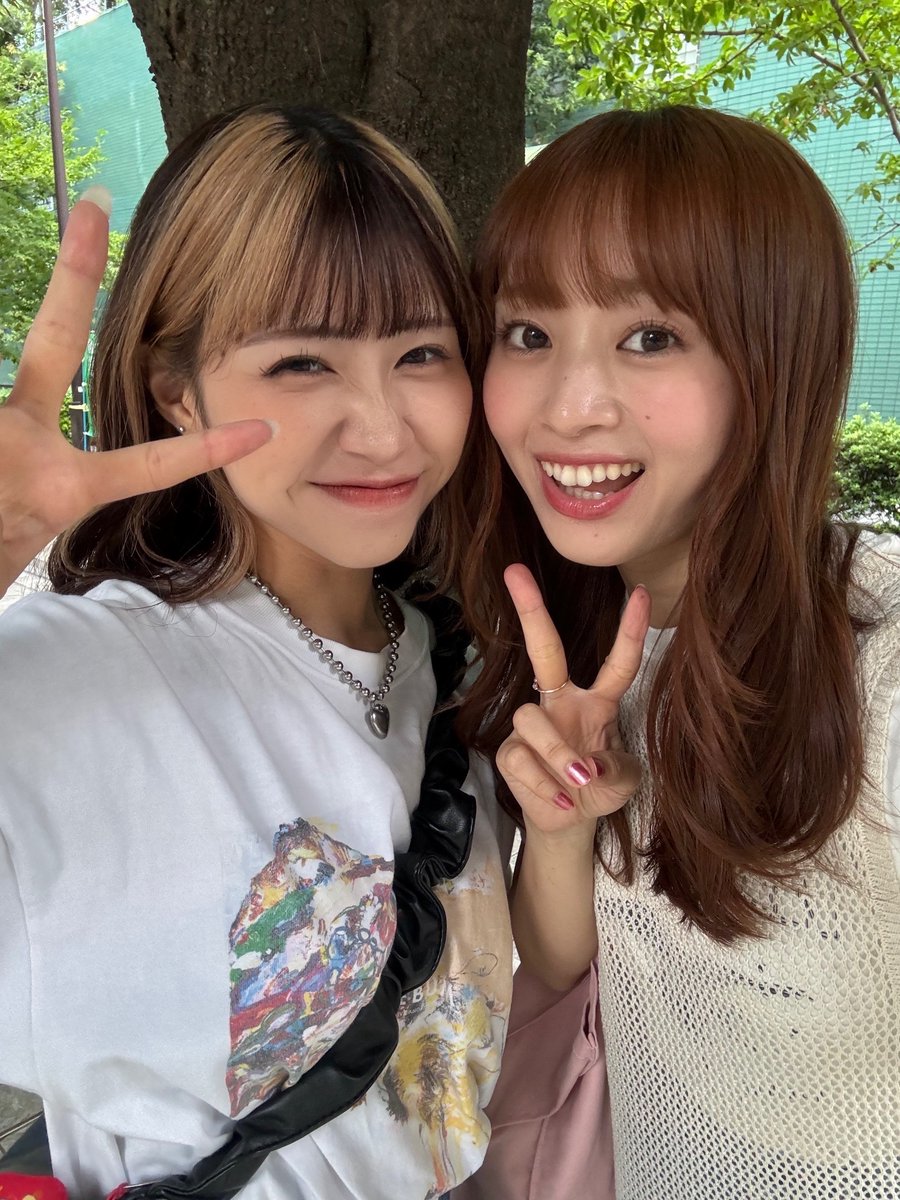 カーポートマルゼン
【公式】アンバサダー✨
TikTok『 マルゼンガールズ 』
tiktok.com/@maluzengirl?i…
あれ？
いつもの撮影場所と違うねぇ( *´艸｀)
※かなみん変顔好き界隈の方は
二枚目をご査収くださいませ(｀・ω・´)ゞ
左【かなみさん】
右【ゆっかさん】
TikTok【マルゼンガールズ】検索🔍