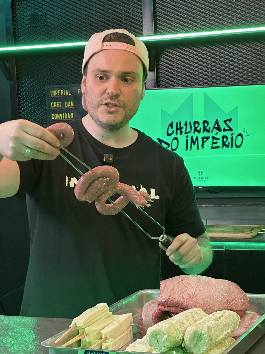 imperialesports's tweet image. Hoje recebemos o @skullzcs no Churras do Império com o @chefdangalhardo!

O primeiro a surpreender cozinhando 🤭

Tivemos muita resenha e curiosidades dos bastidores!

Fiquem de olho pro próximo convidado 😉

#IMPChurras #LABIMP