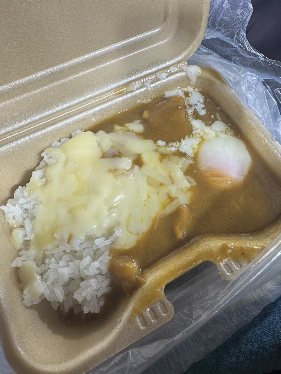 昨日はこちら💁‍♀️
きょかたんオススメ『月見チーズカレー』
美味しいけどぜったいこぼしちゃうから、ビニール袋に入れてもらいましょう🍛笑
#秋のはらぺこ大作戦 #神宮グルメ
#Passion2025 #12KYOKA