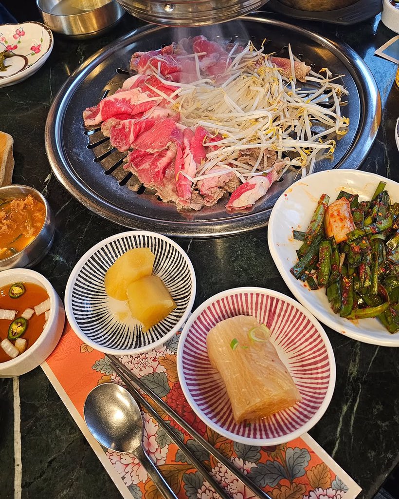 seughnan's tweet photo. yummy 🥢 https://t.co/gkrEWF74U6