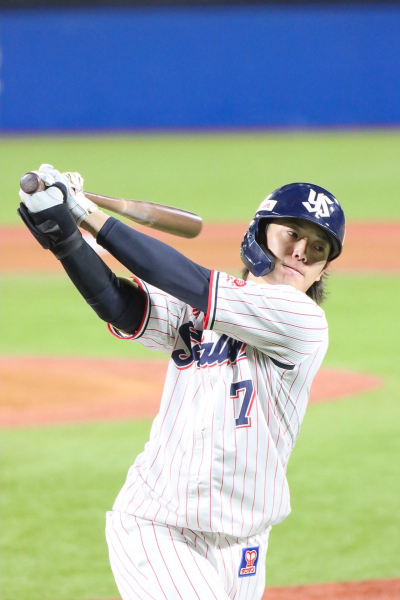 長岡秀樹　ベストナインパーカー ヤクルトスワローズ】7 長岡秀樹 2024年ベストナイン フード