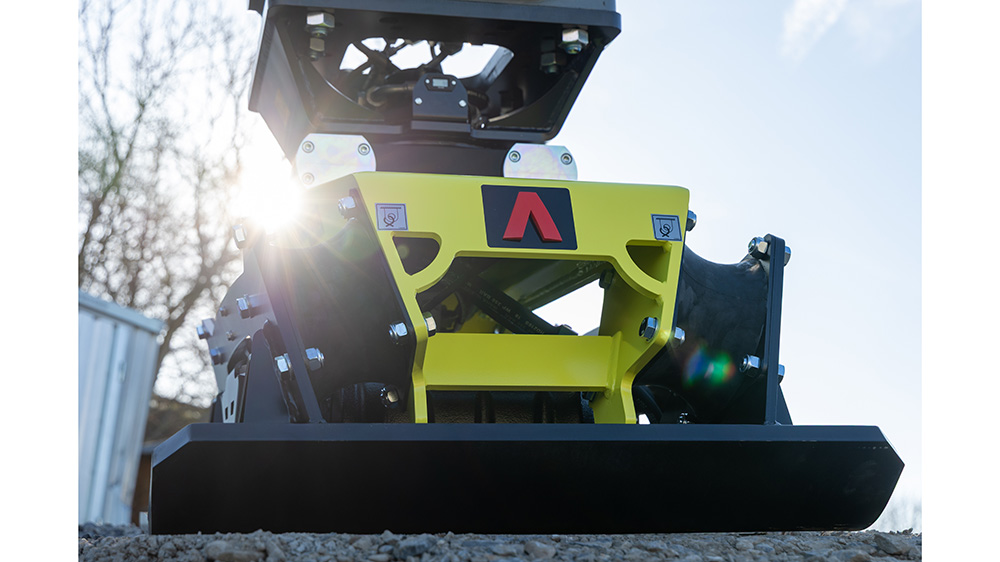 Soll_GaLaBau's tweet image. Ammann APA Anbauverdichter: Schlanke Lösung für komplizierte Fälle: Wenn’s eng wird, laufen sie zur Höchstform auf: Die neuen Ammann Anbauverdichter APA 90/110 und 110/110. Mit hoher… soll-galabau.de//aktuelle-news… #Ammann #Anbauverdichter #Verdichtung #Bauindustrie #Bautechnik