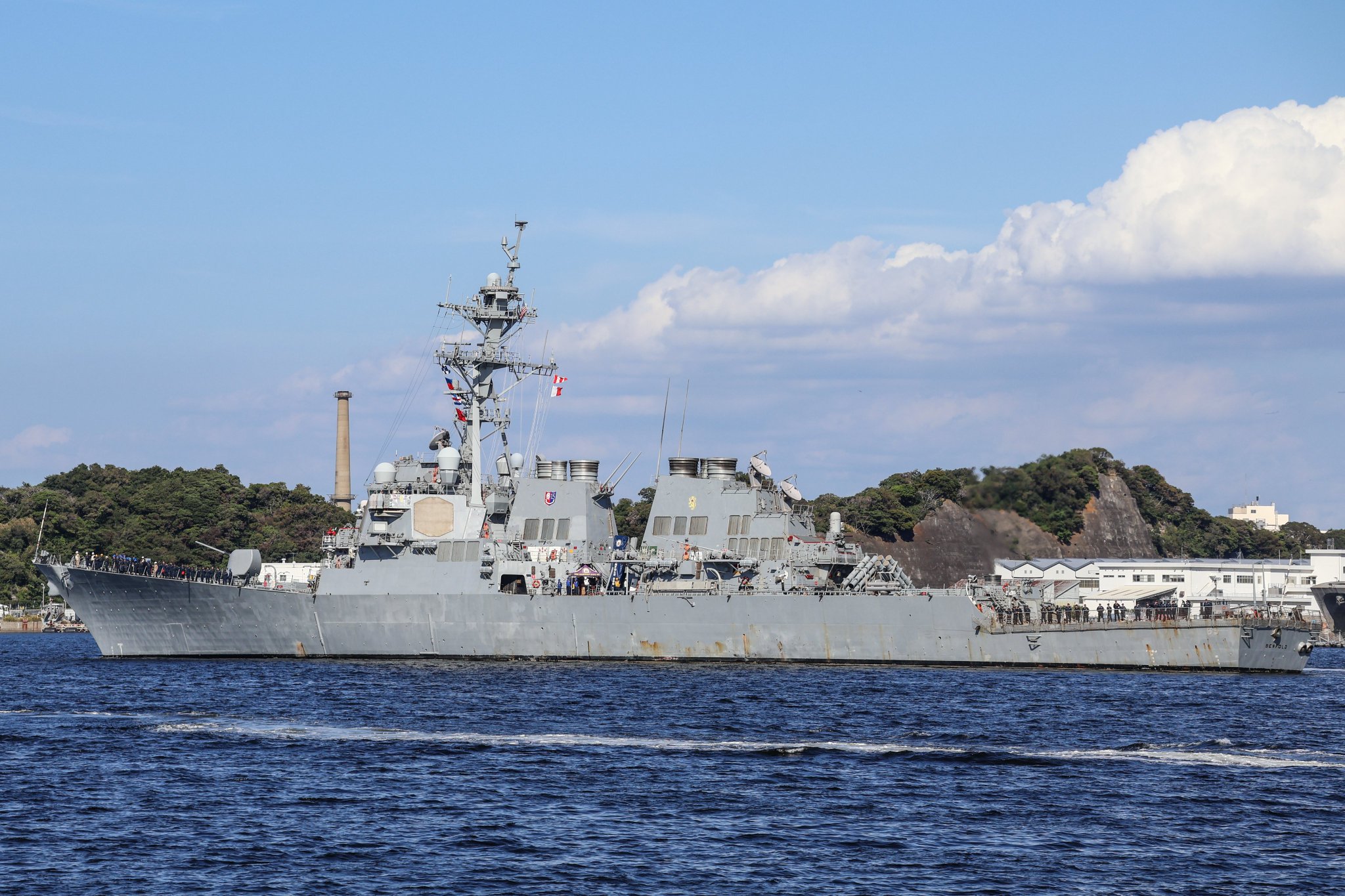 完成品 1/200 アメリカ海軍 DDG-65 ベンフォールド 完成品 1/200 アメリカ海軍 DDG-65 ベンフォールド - メルカリ