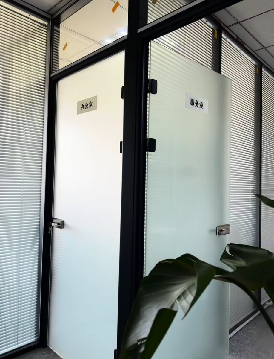 领导说这个活让我接了，可是我在这样的环境下没办法开展工作呀，这种环境下我脑子都是想一些乱七八糟