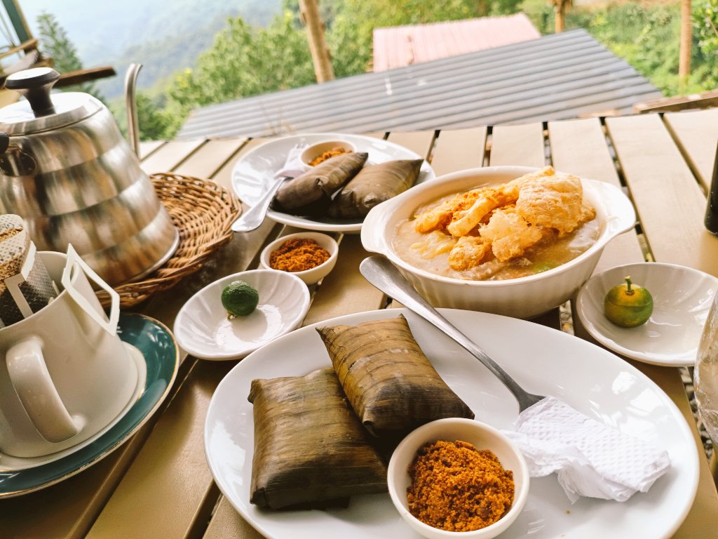 There's nothing quite like a warm bowl of Thick Noodle Soup topped with crispy chicharon, paired with sweet suman and a freshly brewed cup of coffee. All enjoyed with a breathtaking view!✨
  #ComfortFood #MorningViews #CoffeeLover