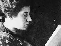 Plus tard j’irai en Russie, comme représentante de l’Europe, puis je reviendrai en Europe, comme représentante de la Russie. J’utiliserai tout mon savoir, mon expérience et mon intuition pour comprendre à fond la Russie et revenir raconter à l’Europe comment elle est.

ETTY