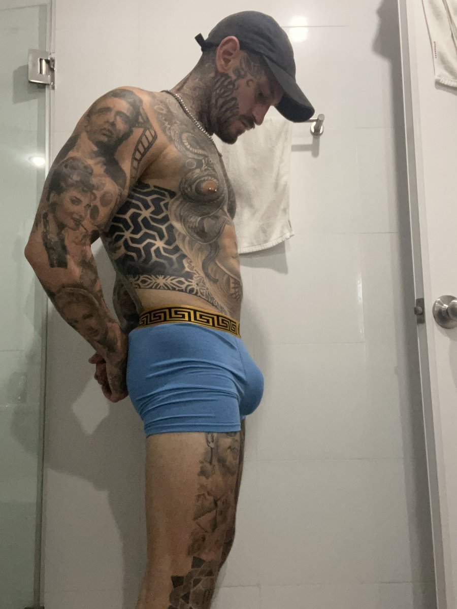 Daddy’s waiting for his sub. Get down where you belong and sniff daddys bulge. Get in my dm and serve the king 💰 👑