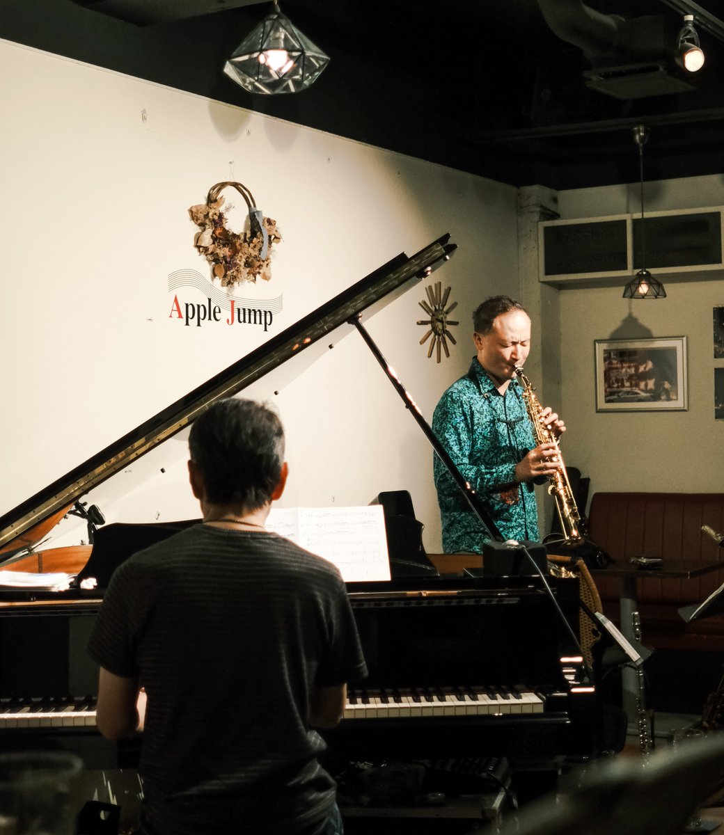 Live photo：浜崎航（tenor sax） 、福田重男(piano)

ほぼ毎回セットされるパット・メセニー「Travels」は、このＤＵＯのテーマのようになっています。
大人ジャズライブの真骨頂的スタイルで、満員御礼となったオーディエンスを大いに楽しませていただきました。
次回！！
12/27（土、夜の部）是非
