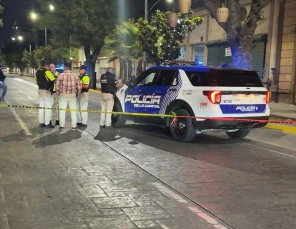 🚨 La <a href="/SSPCSLP/">Secretaría de Seguridad y Protección Ciudadana SLP</a> de la Capital informa:

Esta noche, elementos de la Policía de la Capital intervinieron como primer respondiente en un incidente ocurrido en un bar de Av. Venustiano Carranza.

👉 El saldo fue de una persona lesionada, trasladada a un hospital para su atención.
👉