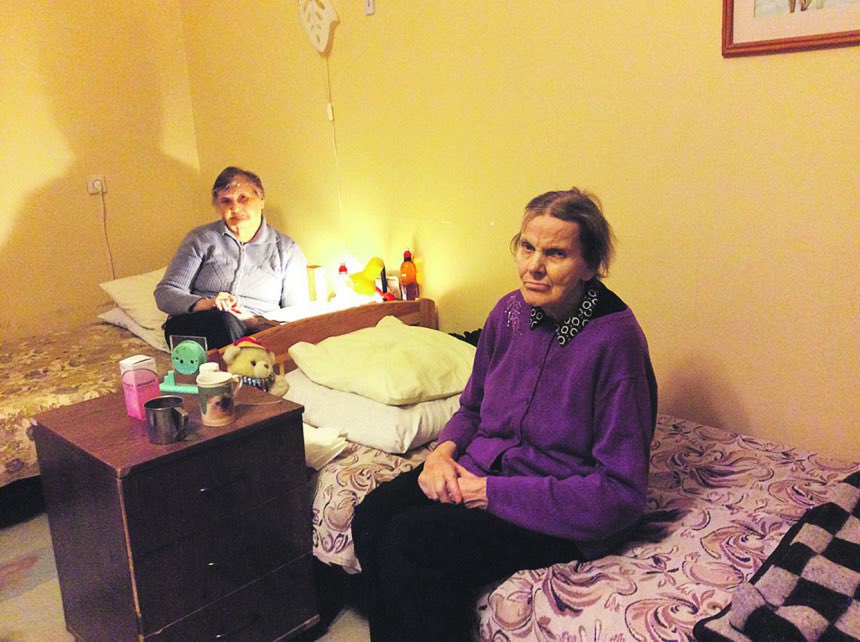 Mūsu seniori mūža nogalē dzīvo smagos apstākļos sociālās aprūpes iestādēs, jo pansionātu budžeti ir nepietiekami. Tikmēr Latvijas nodevēji no “Progresīvajiem” tērē daudzus miljonus eiro katru gadu,lai integrētu indiešus, pakistāniešus, uzbekus un citus veselus, spēcīgus cilvēkus.