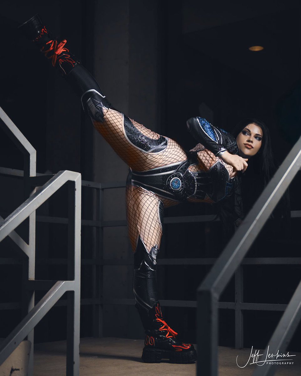 NPC_Chick's tweet image. Sue Storm is no longer support, she’s doing DPS now!!! If invisible woman was emo 🤷‍♀️ 

@MarvelRivals