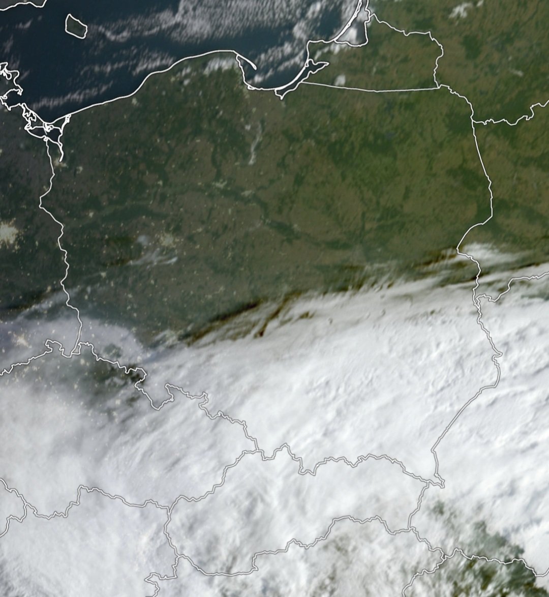 Jeszcze jeden rzut oka na obecne zachmurzenie. Cała południowa południowo-wschodnia część kraju i świętokrzyskie w chmurach warstwowych, występującego tam frontu ciepłego. Jest to gruba warstwa chmur nieprzepuszczająca praktycznie nic. Już wiemy że pada tam deszcz. Tymczasem