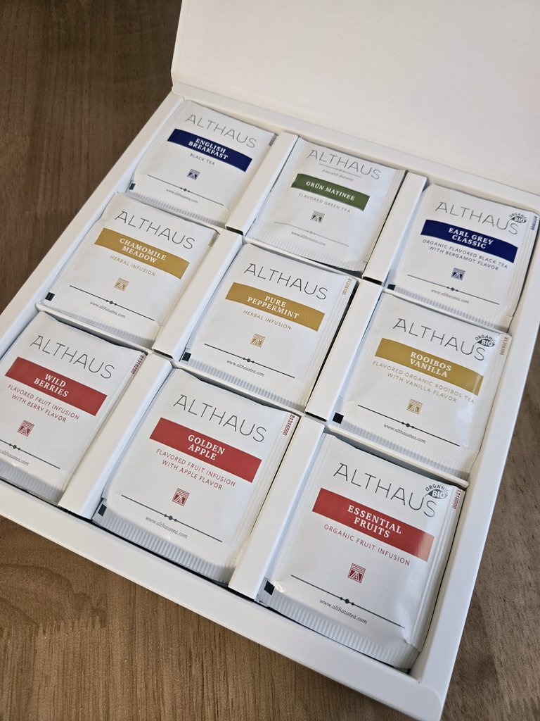 다온 크리에이티브에서 추석선물로 알트하우스 티 컬렉션을 보내주셨어요~☺ 향긋하고 편안한 마음으로 앞으로도 열심히! 작업 이어가겠습니다~! 감사합니다!🩷