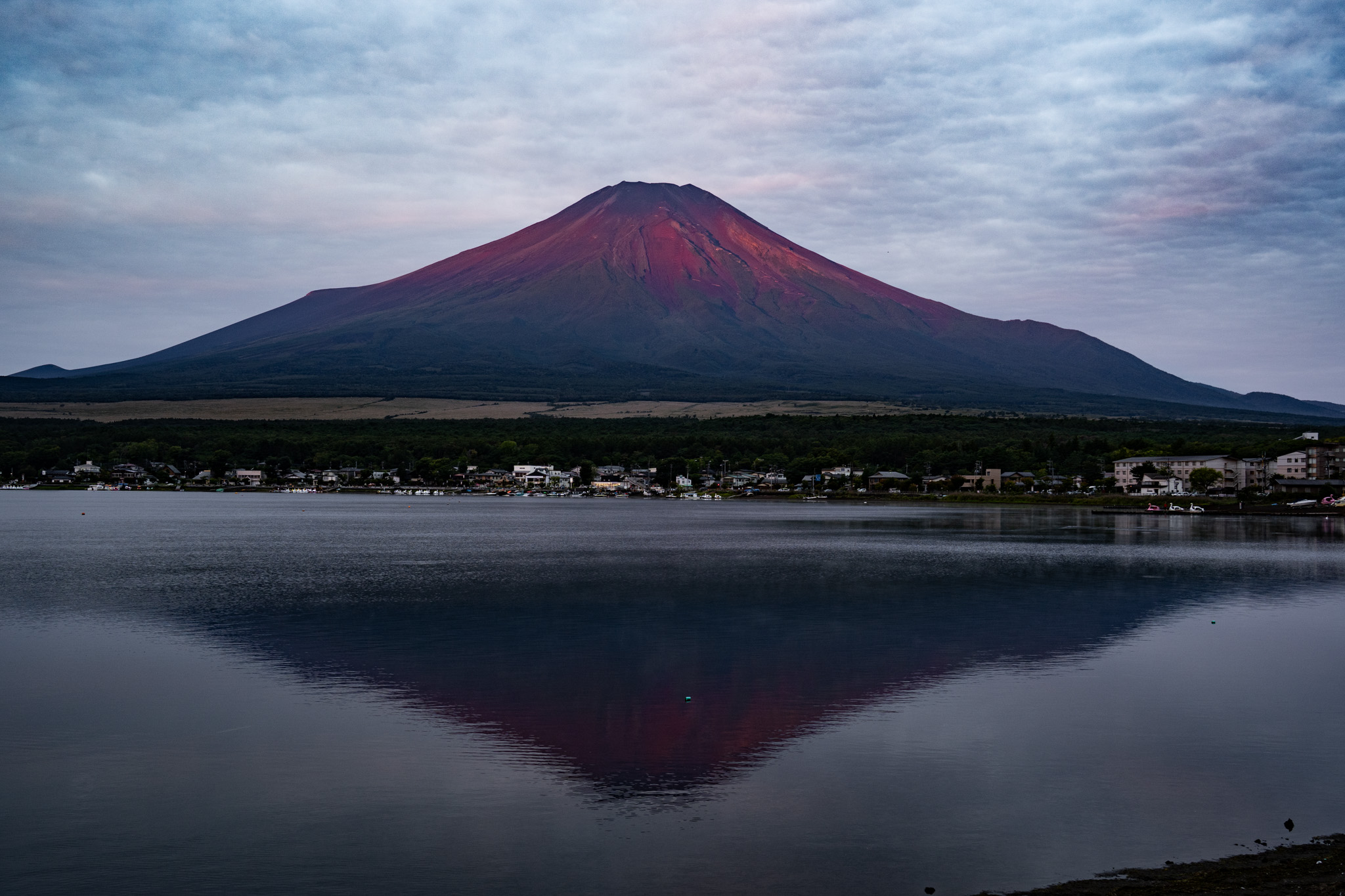 空と山の間で The terrain of the 