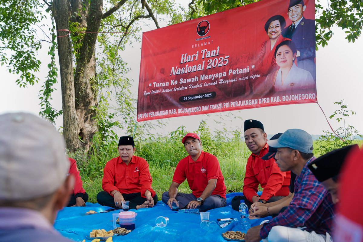 PDIPBojonegoro3's tweet photo. Selamat Hari Tani Nasional 2025

"Bumi Lestari, Petani Berdikari"
"Kembali ke Sawah, Menyemai Masa Depan"

Rabu, 24 September 2025

#HariTaniNasional2025
#PDIPerjuanganBersamaPetani
#PetaniKuatIndonesiaBerdikari
#KedaulatanPangan
#PDIPerjuangan
#pdiperjuanganbojonegoro https://t.co/90dIZF9BH1