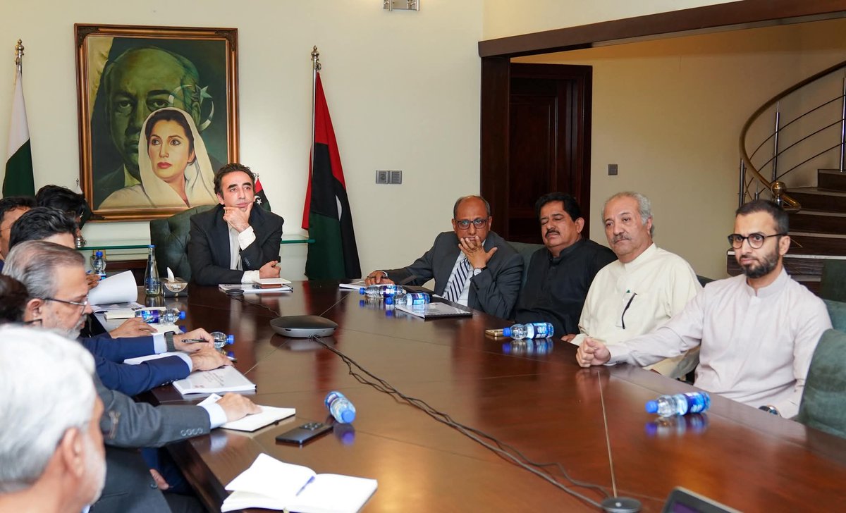 AmirAli1453443's tweet photo. A transformative moment for Lyari! 🌟
Chairman @BBhuttoZardari led a high-level meeting on the Lyari Transformation Project, paving the way for sustainable development and a brighter future for the people of Lyari.
#LyariTransformation #pppsindhmeetup https://t.co/BzwwCzNWPP