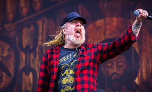 俺達の殆どは昼間の通常の仕事も持っているから、これで生計を立てているわけではないんだ。つまり、やりたいことは何でもやれるんだよ。これは、やらなければいけないことでもない。やりたいことだからやっているんだ。【トーマス・リンドバーグ（AT THE GATES）】