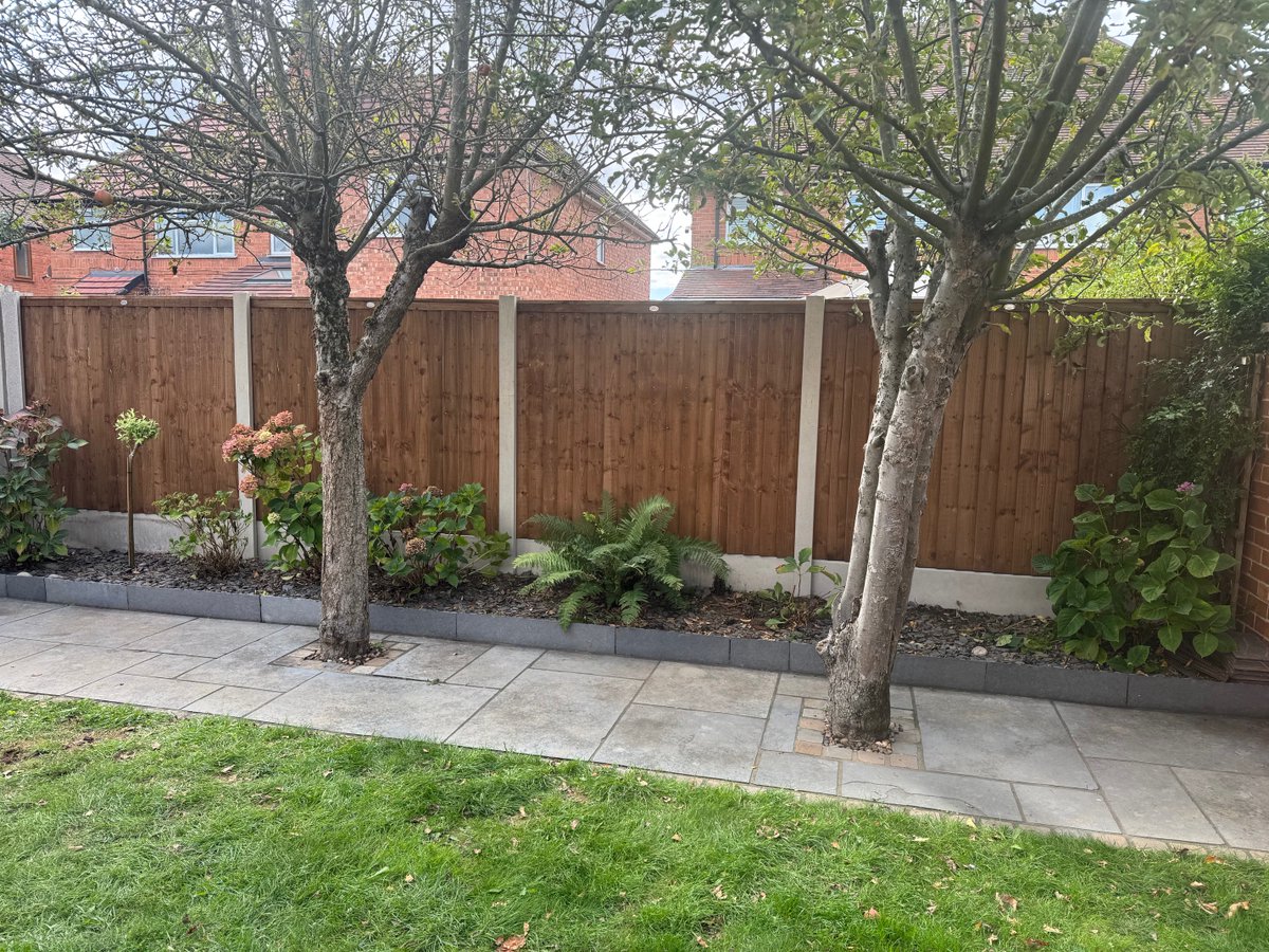 lefencing's tweet image. 6ft high fencing fitted in Long Eaton. Our customers are very happy with their new fence. To purchase any of our products online please visit lefs.co.uk
