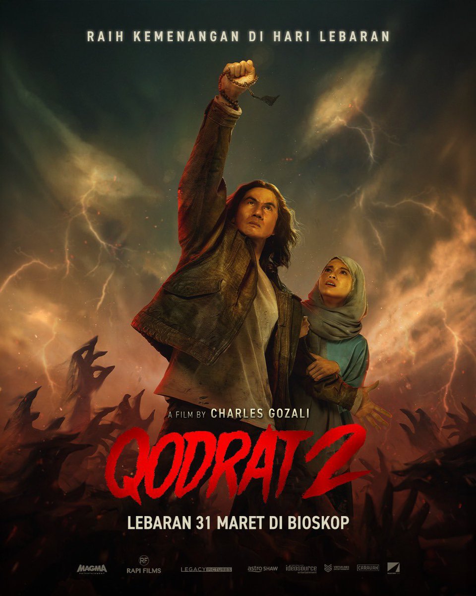 HabisNontonFilm's tweet image. DANCE OF THE DAMNED, spin-off dari universe QODRAT, akan tayang 2026!

Tetap disutradarai Charles Gozali. Tentang tragedi yang menimpa sepasang badut jalanan karena entitas misterius memicu teror.

Dibintangi Marthino Lio, Dayinta Melira, Clara Bernadeth, dan Derby Romero.