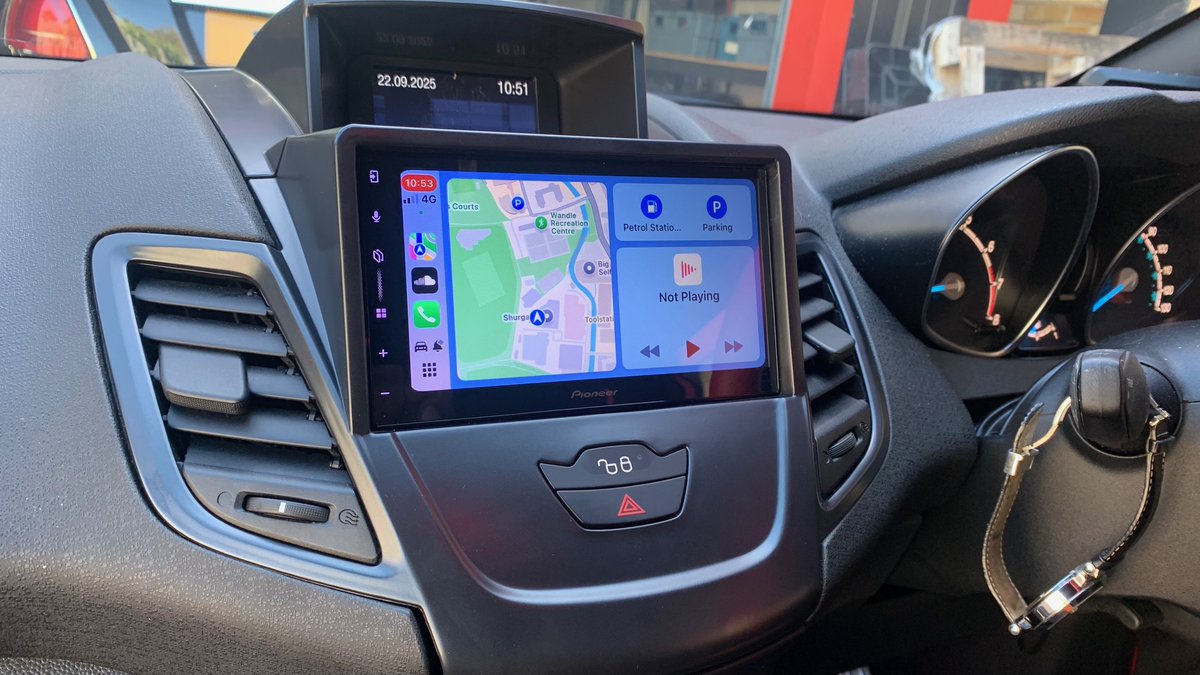 dynamic_audio's tweet image. We’ve upgraded this @forduk Fiesta 2016 with the sleek @PioneerUK SPH-DA77DAB bringing modern features like Apple CarPlay, Android Auto, DAB Radio &amp;amp; Bluetooth into the dash.

Installed seamlessly using our FKIT-FORD-96 fitting kit 🛠️ for a factory finish look.